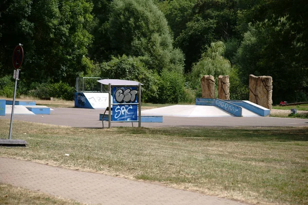 Jugend Und Sportpark Skaterbahnen Eines Jugend Und Sportparks Rande Einer — Stockfoto