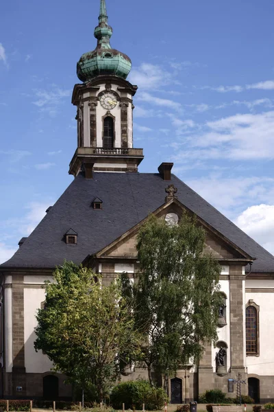 Versöhnungskirche Völklingen Neobarocke Versöhnungskirche Mit Uhrturm Und Kirchenvorplatz — Stockfoto