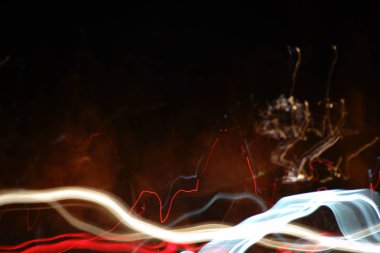 Gece / soyut ışıklar kamera hareketi gibi hafif yüzeysel ve duman gece boyunca soyut ışıklar.                            