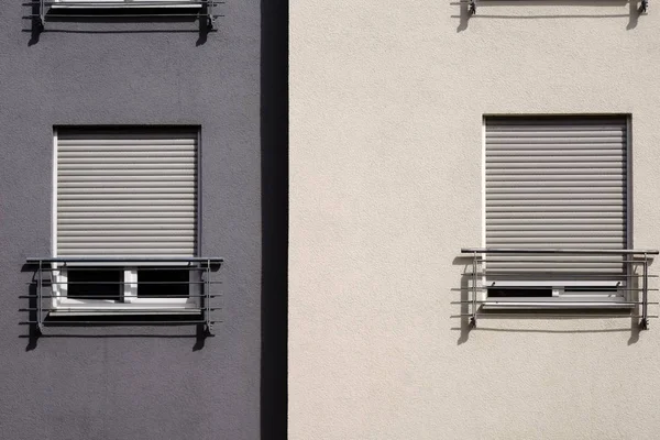 Сучасні Вікна Житлових Будинків Сучасний Фасад Сучасного Житлового Будинку Вікнами — стокове фото