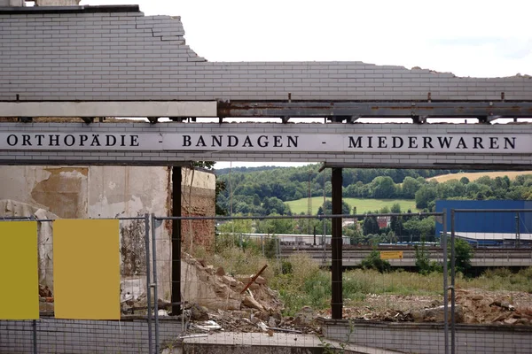 Ruin Old Shop Collapsing Clinker Facade Closed Shop Corsetry Orthopedics — Stock Photo, Image