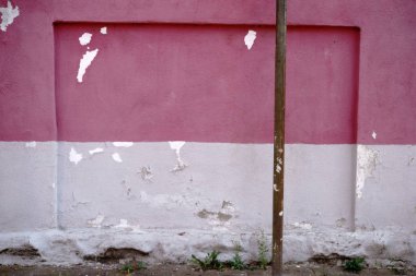 Kuşbaşı sıva katmanı closeup / yakın bir duvar ile bir yontma sıva katmanı.                          