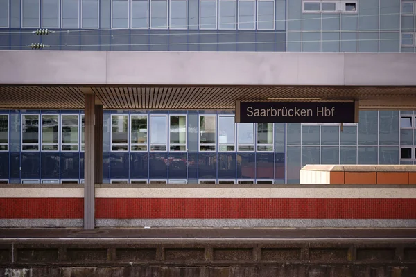 Saarbruecken Stazione Principale Una Piattaforma Dalla Stazione Principale Saarbruecken Con — Foto Stock