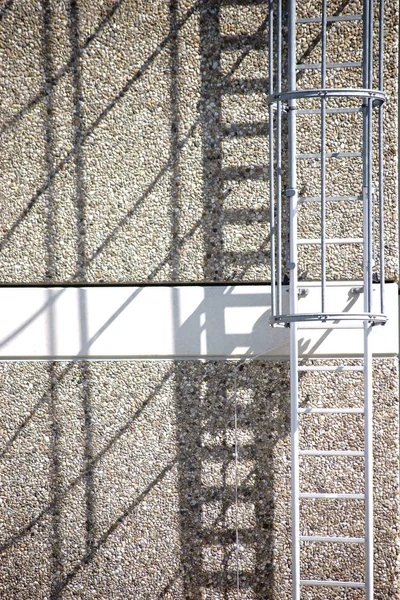 Fire Escape Throws Shadows Fire Escape Side Residential Building Casts — Stock Photo, Image