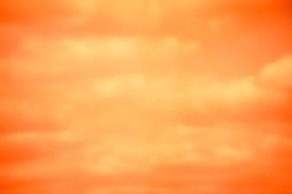 Narancs Felhők Felhők Mögött Egy Narancs Színezett Ablaküveg — Stock Fotó