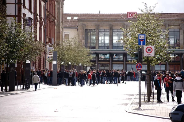 Fck Fans Framför Centralstationen Fans Fotboll Club Kaiserslautern Träffas Framför — Stockfoto