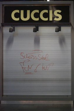 Metro Kiosk Cuccis Berlin / Berlin Cuccis Metro kiosk üzerinde 13 Haziran 2018 kapalı counter.                  