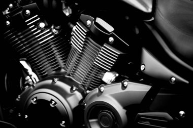 Parlak motosiklet motor bloğu / modern siyah bir close-up boyalı motor bloğu bir motosiklet