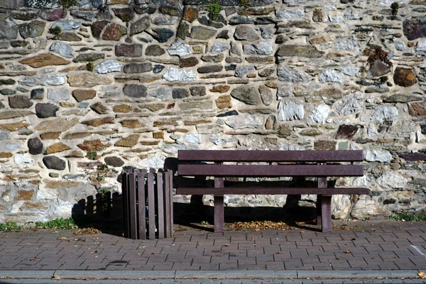 Park Bench Front Field Stone Wall Plastic Park Bench Garbage — Stock Photo, Image