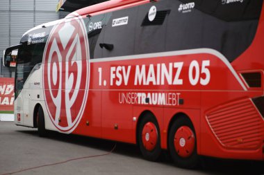 Takım otobüsü 1. FSV Mainz 05 / 1 takım otobüsü. FSV Mainz adlı bir oyun Junior Ulusal Lig güneybatı üzerinde 04 Kasım 2018 Mainz