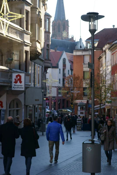 Şehir Yürüyüş Aschaffenburg Turist Yayalar Yürümek Den Geçerek Şehir Merkezine — Stok fotoğraf