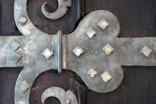 Oude Stabiele Deurbeslag Close Van Het Ijzeren Beslag Van Een — Stockfoto