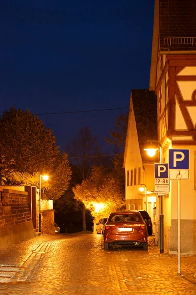 Notte Una Strada Stretta Nel Centro Storico Luci Lanterna Illuminano — Foto Stock