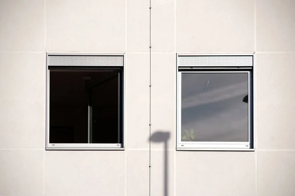 Hladkém Průčelí Lucerna Stín Lucerna Shadow Hladké Jednoduché Fasády Bytového — Stock fotografie