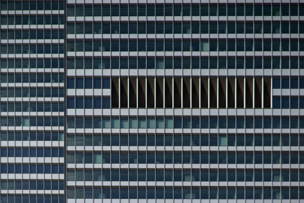详细城大厦1高架法兰克福 摩天大楼城大厦1的细节在区西端在法兰克福 — 图库照片