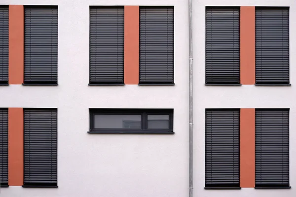 Fronte Finestra Moderno Facciata Moderna Moderno Edificio Residenziale Con Tende — Foto Stock