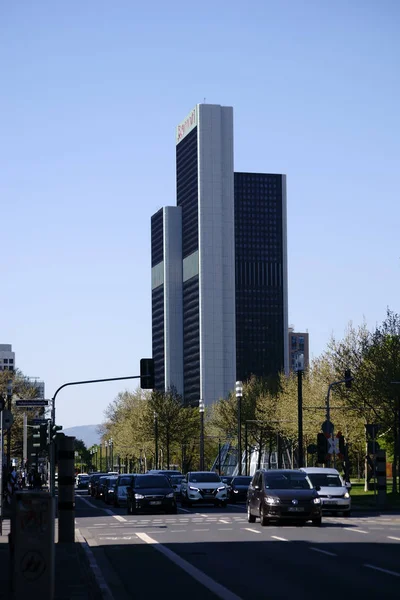 Road Traffic Hamburger Allee Frankfurt Traffic Hamburger Allee Marriott Hotel — Stock Photo, Image