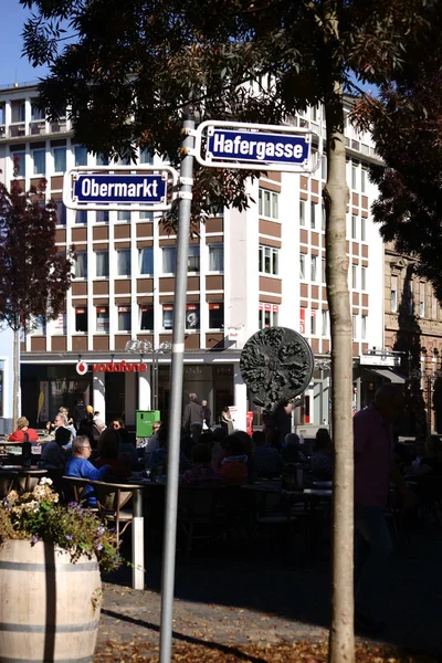 Upperen Marknadsför Avmaskar Ett Brunn Besökt Café Upperen Marknadsför Bakgata — Stockfoto