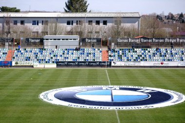 Tribune Sportpark Husterhoehe Pirmasens/Mart 'ta futbol kulübü FK Pirmasens bir spor Parkı Husterhoehe bir Tribune modern ve renkli koltuklar 30, 2019 yılında Pirmasens