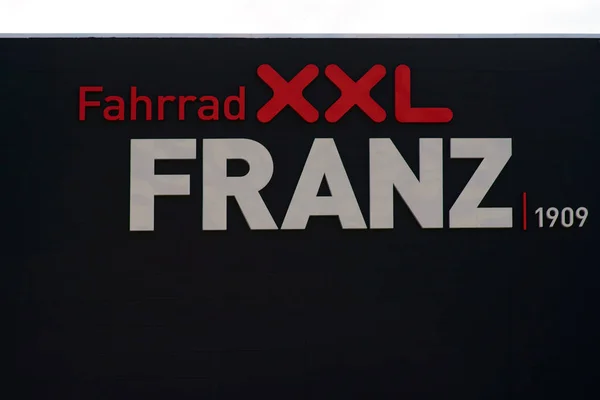 Kolo Xxl Franz Logo Společnosti Fahrrad Xxl Franz Moderní Fasádě — Stock fotografie