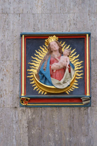 Soulagement Mère Marie Avec Enfant Jésus Relief Doré Mère Marie — Photo