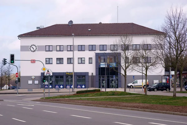 Heller Und Moderner Bau Des Pirmasenser Bahnhofs Mit Parkplätzen Und — Stockfoto