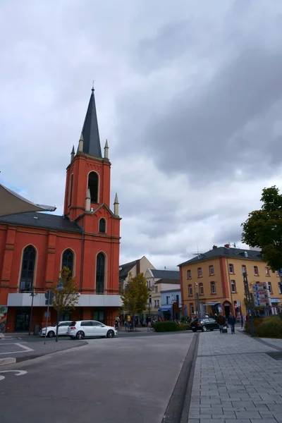 Kościół Ewangelicki Limburg Widok Boku Czerwonej Elewacji Dzwonnica Kościoła Ewangelickiego — Zdjęcie stockowe