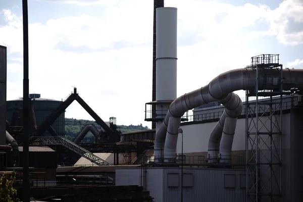 Industrieanlagen Saarstahl Voelklingen Industrieanlagen Mit Schornsteinen Der Saarstahl Eines Stahlproduzenten — Stockfoto