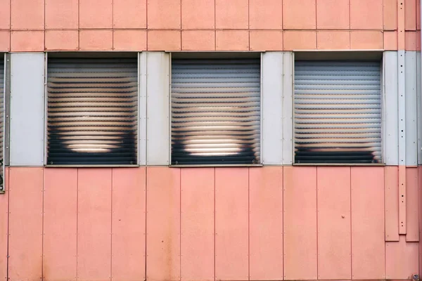 Burned Blinds Smoke Traces Traces Smoke Lowered Blinds Apartment Fire — Stock Photo, Image