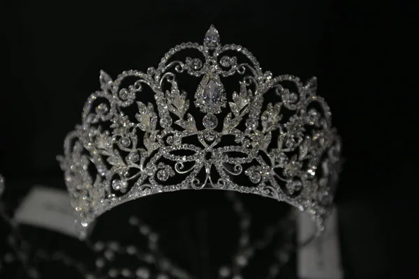 kristalleri ile güzel taç