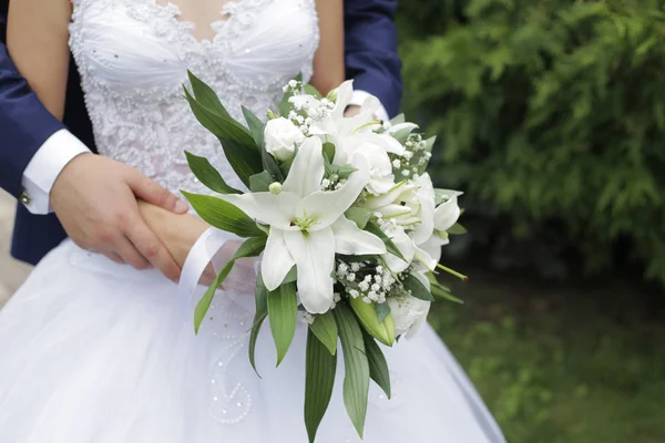 Bride Holds Bouquet White Lilies Groom Hugs Bride — Stock Photo, Image