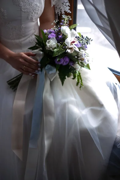 Bride Holds Bouquet White Blue Asters — Stock Photo, Image