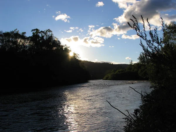 Coucher Soleil Sur Une Rivière Montagne Calme — Photo