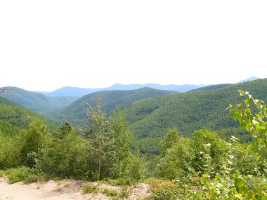 Ormanlık dağlar, doğa, sonbahar