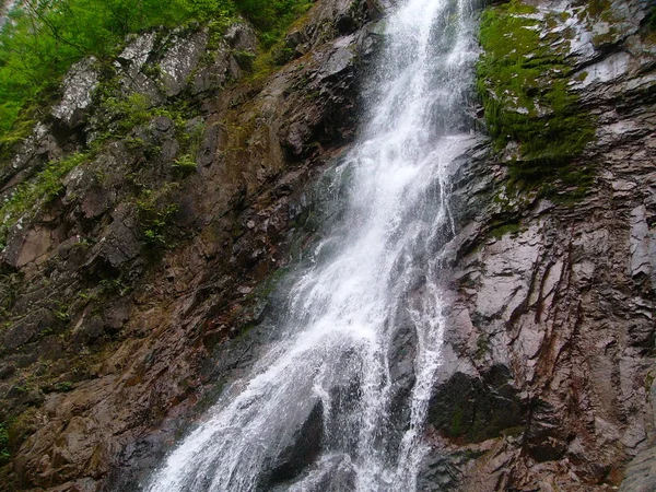 Cachoeira Nas Montanhas Rio Montanha Com Uma Cachoeira — Fotografia de Stock