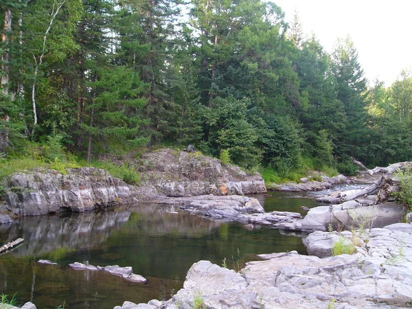 Río Montaña Rápidos Río Rápido Entre Las Rocas —  Fotos de Stock