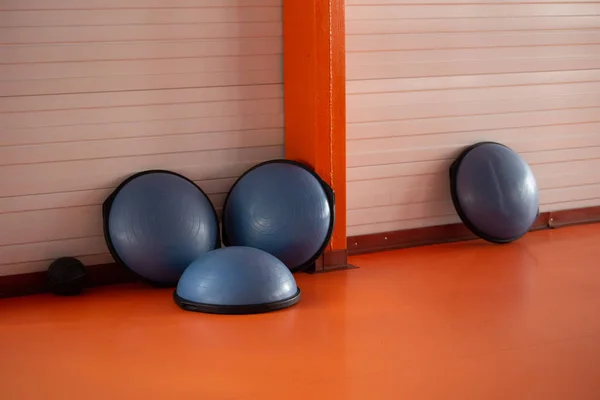 dört jimnastik platformları bosu ile spor salonu