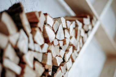 kısa yakacak odun ile dekoratif ahşap