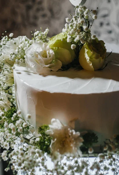 층짜리 케이크가 장식용 스탠드 — 스톡 사진
