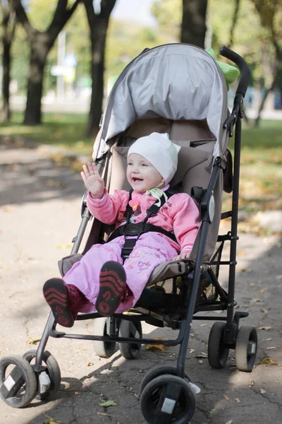 Liten Flicka Rosa Kläder Barnvagn Royaltyfria Stockbilder