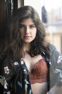 Kız kameraya poz iç çamaşırı