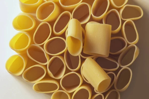 Paccheri Nudelstücke Lagen Auf Einer Nudelschicht Von Oben Nach Unten — Stockfoto