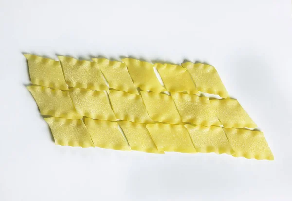 Trockene Italienische Pasta Namens Pantacce Auf Weißem Hintergrund Rautenförmige Pasta — Stockfoto