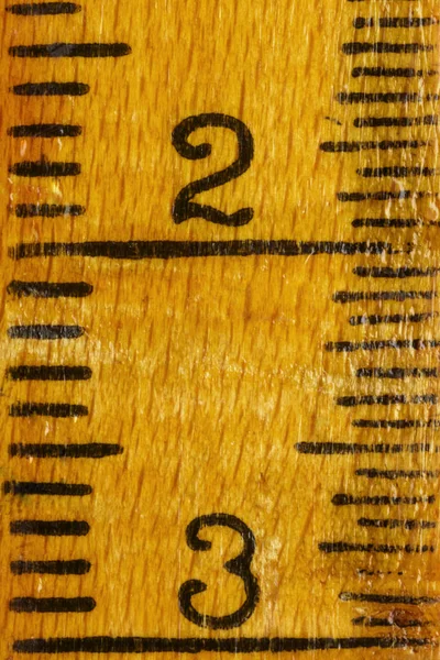 Zahlen Zwei Und Drei Auf Gelbem Holzlineal Schwarze Linien Den — Stockfoto