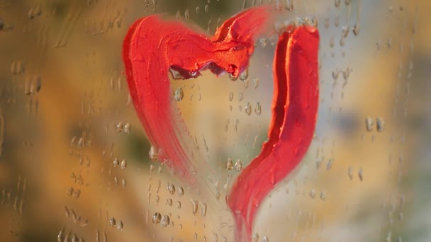 Hartvorm Getekend Met Rode Lippenstift Spiegel Waterdruppels Die Naar Beneden — Stockvideo