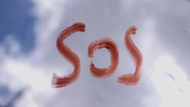 Gocce Rosse Sangue Sul Rossetto Arancione Sos Segnale Pericolo Scritto — Video Stock