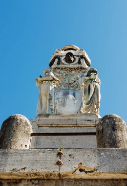 Volterrani Volterrano 'nun 1931 yılında açılışı yapılan savaş anıtı, Birinci Dünya Savaşı sırasında kaybettikleri askerlerin anısına Cavour Meydanı' na dikildi.