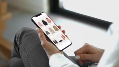 Akıllı Telefon İnternet Alışveriş Giysileri ve Ayakkabıları