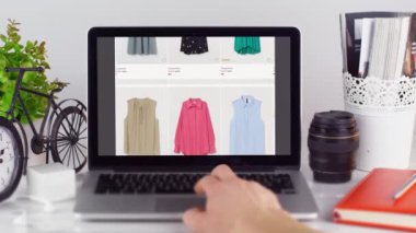 İnternetten Laptop Alışveriş Kıyafetleri ve Ayakkabıları