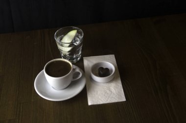 bir fincan kahve servisi için hazır